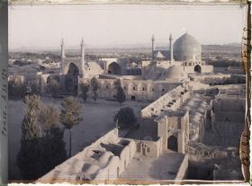 Image représentant La Masjid-i-Chah (mosquée du Chah), côté sud de la Meydan-i-Chah, au crépuscule "17h 45"