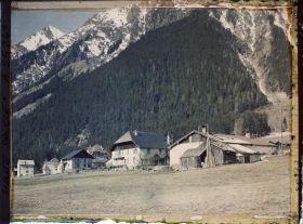 Image représentant France Les Alpes, Pècles, Vallée de Chamonix, Village des Pècles, types de Maisons