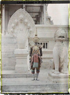 Image représentant Danseuse du ballet royal en costume de " Yaksa " (rôle du " méchant ")