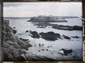 Image représentant Espagne, La Corogne, Le Castillo San Anton avec les écueils de granite en avant du port
