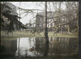 Image représentant La grande pelouse en partie inondée