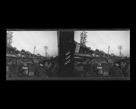 Image représentant Scène de rue dans un quartier commerçant