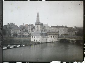 Image représentant Vue de la Moselle, de la ville et du temple de garnison