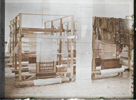 Image représentant Fabrique de tapis à l'ouvroir des Sœurs Blanches