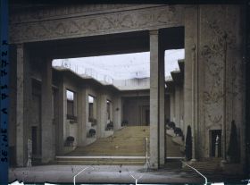 Image représentant L'Exposition des arts décoratifs, Escalier monumental du Grand Palais