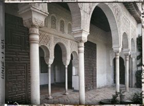 Image représentant Generalife : galerie du pavillon ouest du patio de la Acequia (patio du Canal)