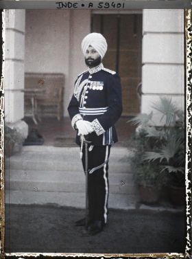 Image représentant Portrait en pied du capitaine de l'armée de Kapurthala