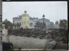 Image représentant La place de l'Etoile décorée pour les fêtes de la Victoire des 13 et 14 juillet