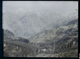 Image représentant Vue panoramique sur une vallée cultivée et les montagnes environnantes de La Giandola