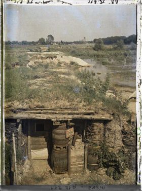 Image représentant Tranchée de la Maison-Rouge, au fond la cathédrale de Soissons