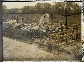 Image représentant Tombes des soldats tués à Laffaux en mai 1917, lors de la première bataille du Chemin des Dames