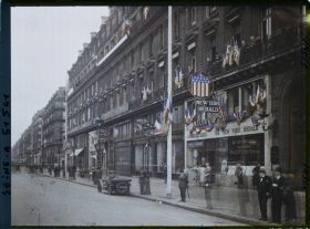 Image représentant Décorations avenue de l'Opéra, devant les bureaux du New York Herald, pour le 9ème congrès de la Légion Américaine (American Legion)