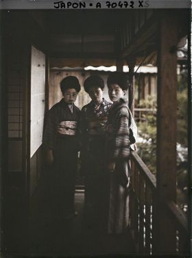 Image représentant Serveuses d'une auberge