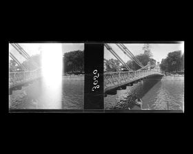 Image représentant Le pont Cavenagh sur la rivière Singapour