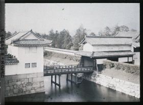 Image représentant Palais du Nijô-jô : douves intérieures, entrée du Honmaru et bâtiments yagura et watari-yagura