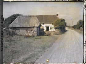 Image représentant Habitations au bord de la route