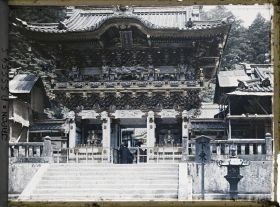 Image représentant La porte des "Rayons du Soleil ou du Crépuscule" ( Yomeimon ou Higurashimon) du sanctuaire Tôshôgû