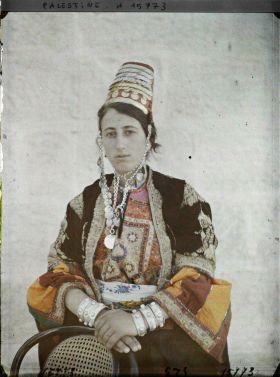 Image représentant Bethléemitaine chrétienne coiffé de la chatwé