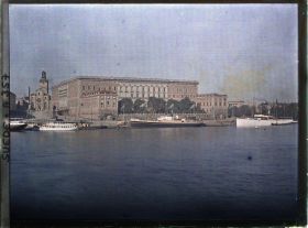 Image représentant Vue du Kungliga Slottet (Palais Royal) et du Storkyrkan (cathédrale) depuis le Skeppsholmensbron (Pont de l'île Skepp) ou le musée National