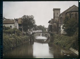 Image représentant France , St Jean-Pied de Port, L'Eglise et le Pont