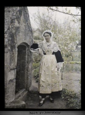 Image représentant Mademoiselle Rozio en costume arzonnais