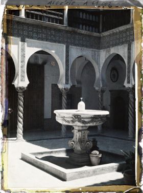 Image représentant La fontaine du patio de l'archevêché (ancien Dar Aziza)