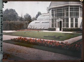 Image représentant Le jardin français et la serre, vus depuis le parterre sud-est