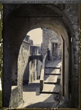 Image représentant La rue et la traverse du Vieux-Chateau dans la vieille ville