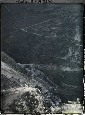 Image représentant Le ravin du fleuve Gökdere, loin de la ville