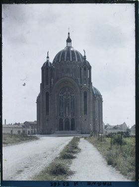 Image représentant France, Reims, Façade de la Basilique Ste Clotilde