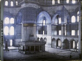 Image représentant L'intérieur de la Sultan Ahmet Camii ("mosquée Bleue")