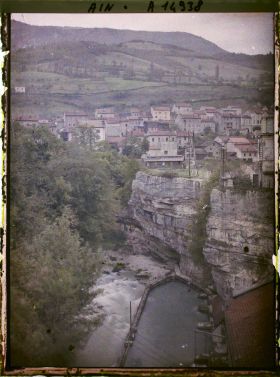 Image représentant Parois rocheuses dominant la Valserine avant le confluent