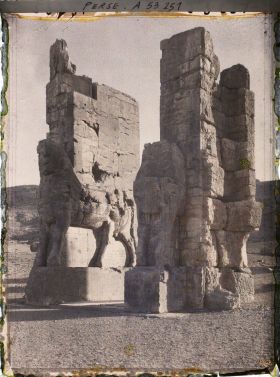 Image représentant Pilier ouest de la porte de Xerxès ou porte de toutes les Nations