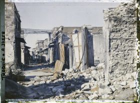 Image représentant Quartier arménien. Une rue en ruines (Rue Maeykare Rogazi)