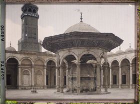 Image représentant Fontaine à ablutions dans la cour de la mosquée Méhémet-Ali