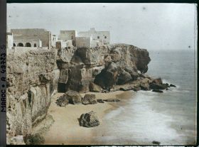 Image représentant Une partie de la ville dominant la mer