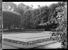 Image représentant Le jardin français vu depuis l'angle du parterre nord-ouest