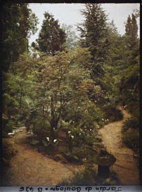 Image représentant Chemins situés dans le " sanctuaire japonais " et menant au " village japonais "