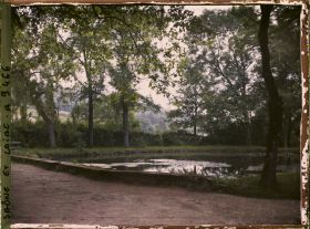 Image représentant Un étang à proximité du lac (?)