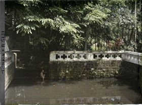 Image représentant Vue partielle du bassin de la cour intérieure du temple de Linh-lang