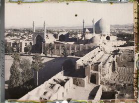 Image représentant La Masjid-i-Chah (mosquée du Chah), côté sud de la Meydan-i-Chah