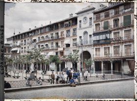 Image représentant Espagne, Tolède, Plaza de Zocodorer, avec groupe d'enfants