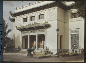 Image représentant L'Exposition des arts décoratifs, Pavillon de l'Indochine, entre le cours Albert 1er et les berges de Seine