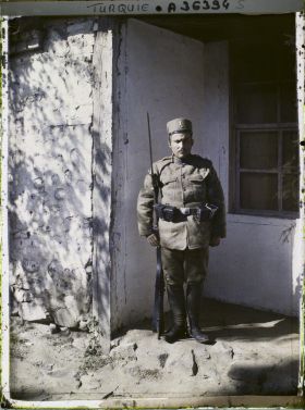 Image représentant Gendarme turc "en nouvelle tenue"