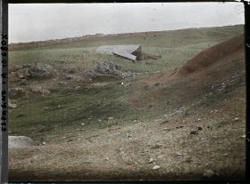 Image représentant Espagne, Avila, L'Arène rouge de la décomposition du granite rouge avec un beau bloc brisé