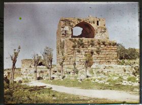 Image représentant Tour renforçant les remparts de la ville médiévale