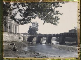 Image représentant Pont sur la rivière Kaboul à côté de la Masjid-i-Chah-Do-Chamshirah