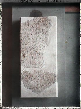 Image représentant Au musée : inscription (dédicace ?), d'un trésor (?) (des Thuriens)