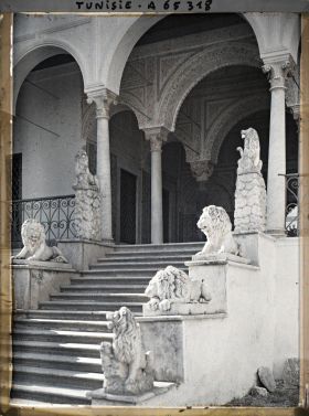 Image représentant Détail de l'escalier des Lions menant aux appartements beylicaux du palais du Bardo
