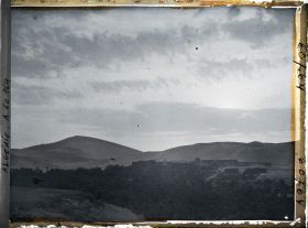 Image représentant Le lever du jour sur le village et le Grand Erg